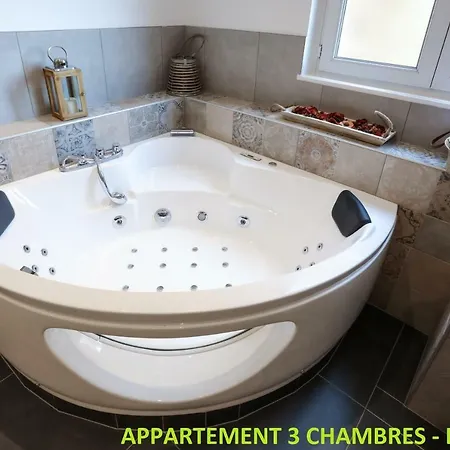 Grands Avec Parking Proche Centre *