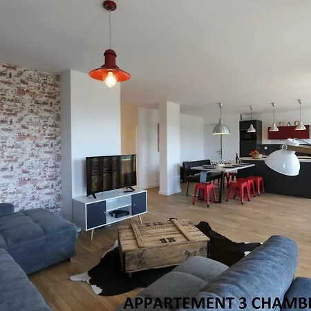 Grands Avec Parking Proche Centre *